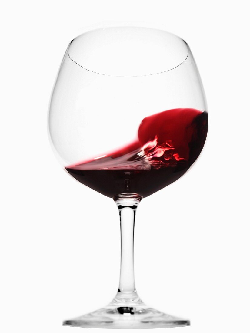 Geschwenktes Glas mit Rotwein