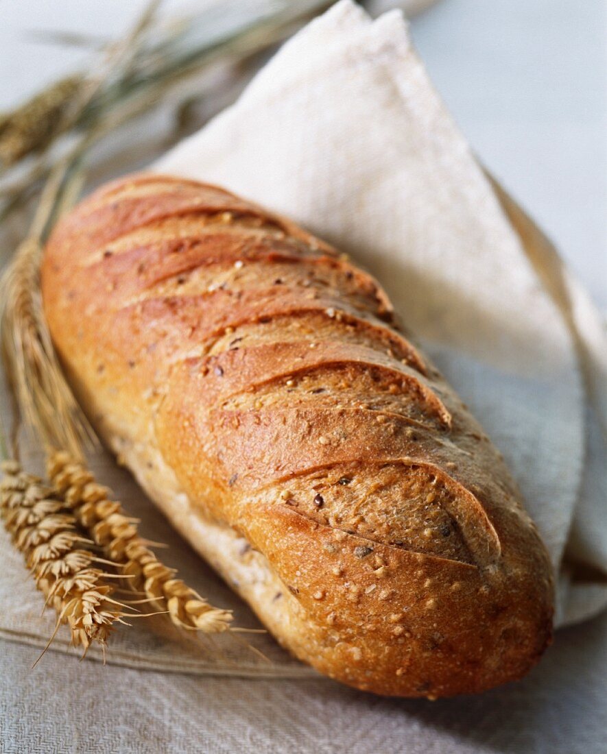 Brotlaib mit Körnern und Samen