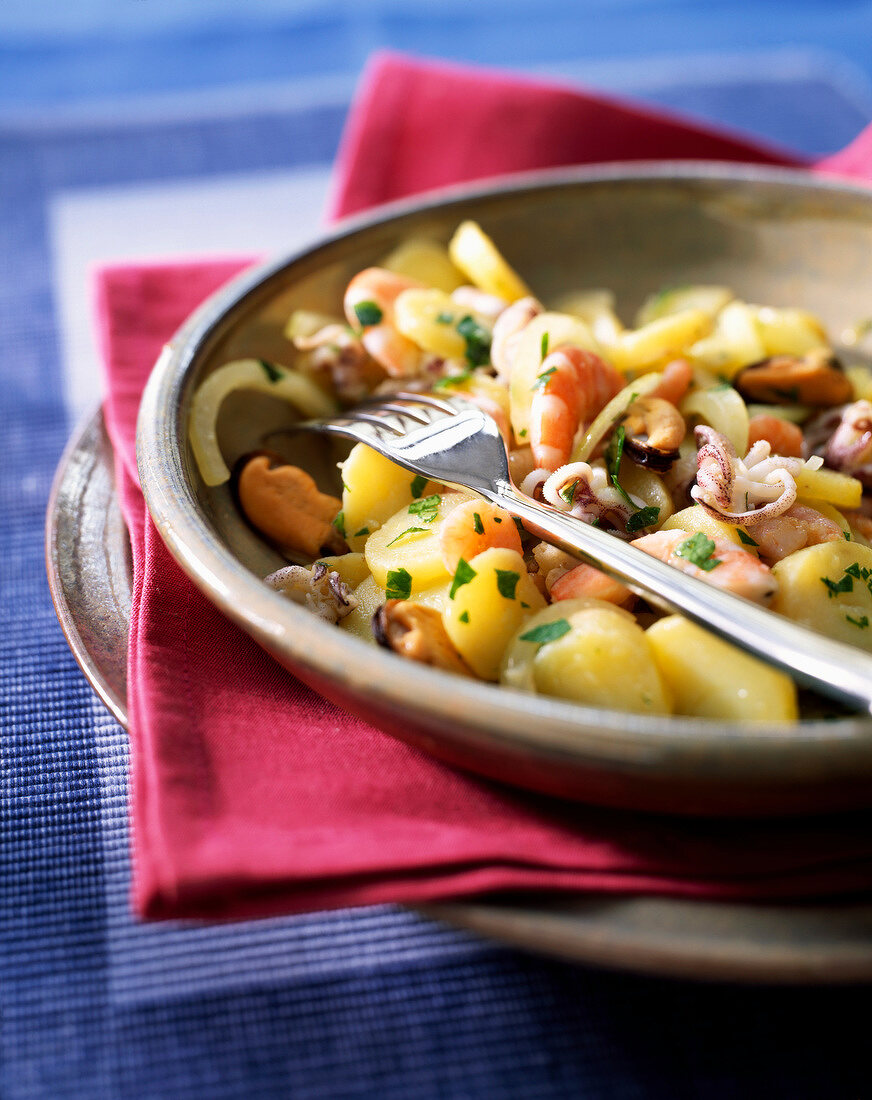 Meeresfrüchtesalat mit warmen Kartoffeln