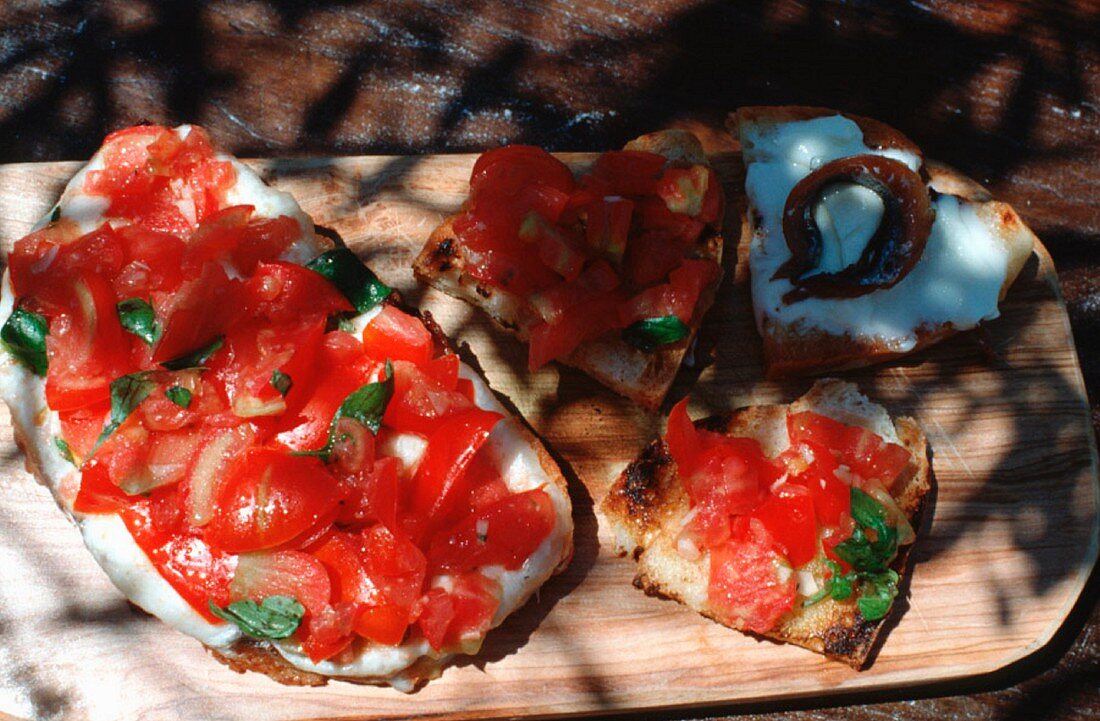 Crostini with tomatoes and mozzarella