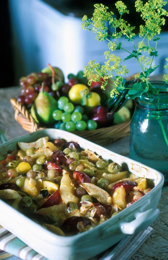 Fruit gratin with pears and grapes