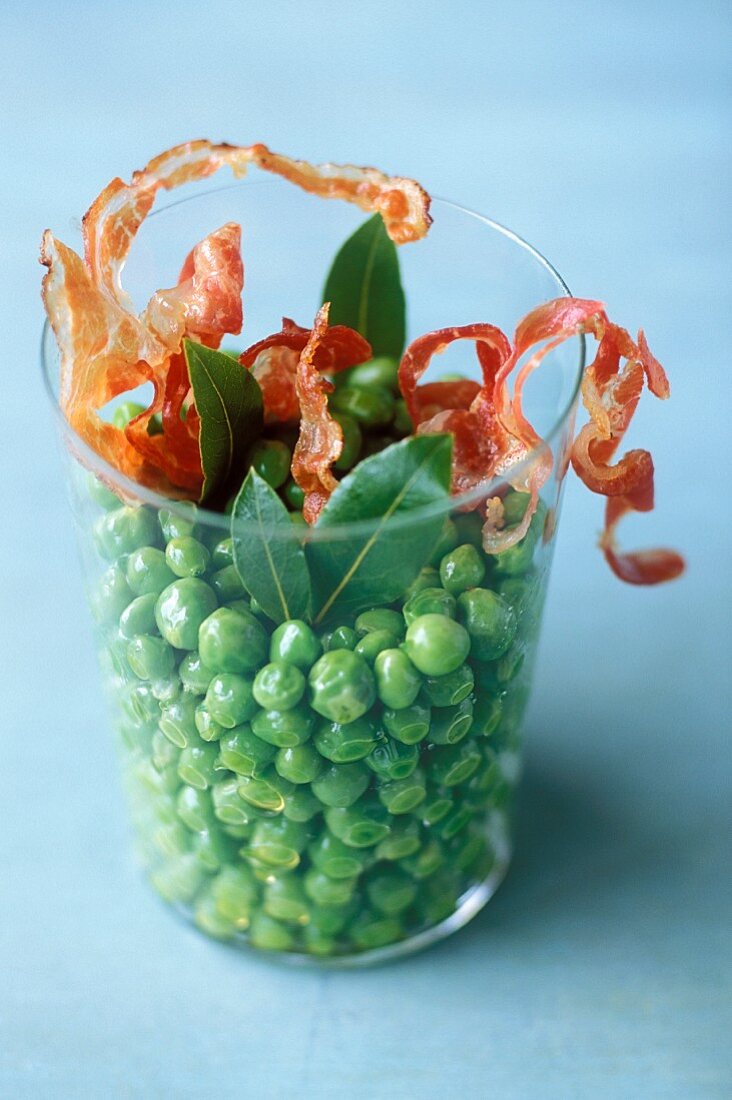 Peas, bacon and bay leaves