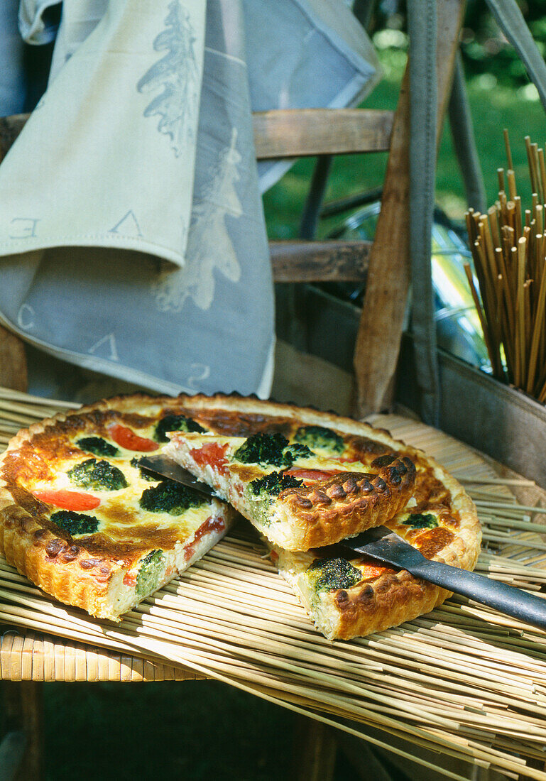 Tomaten-Brokkoli-Tarte mit Frischkäse