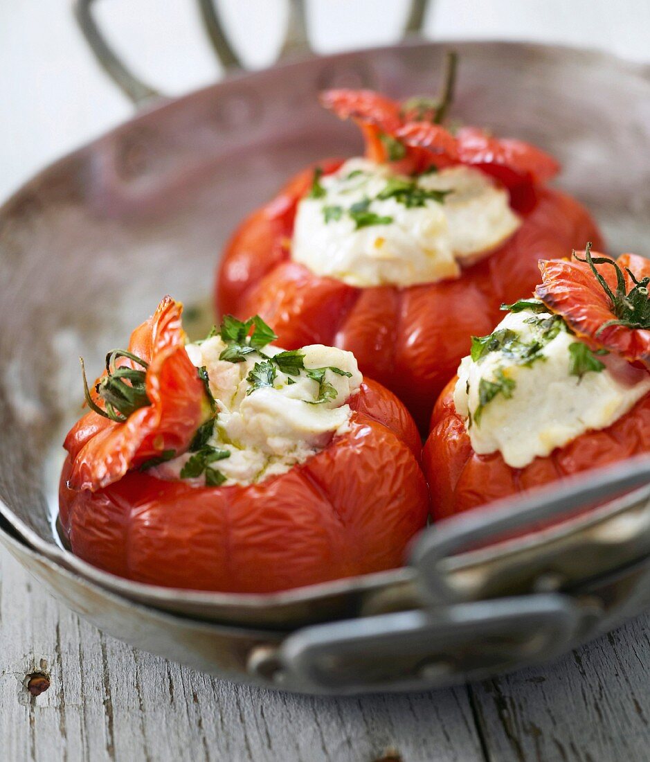 Mit Stockfischpüree gefüllte Tomaten