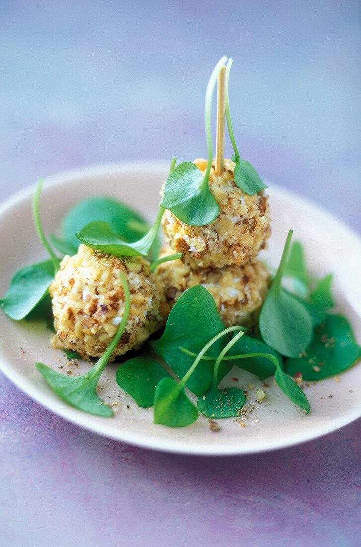 goat's cheese and walnuts balls