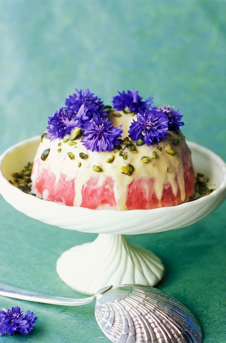 Pistachio and rapsberry ice cream dessert