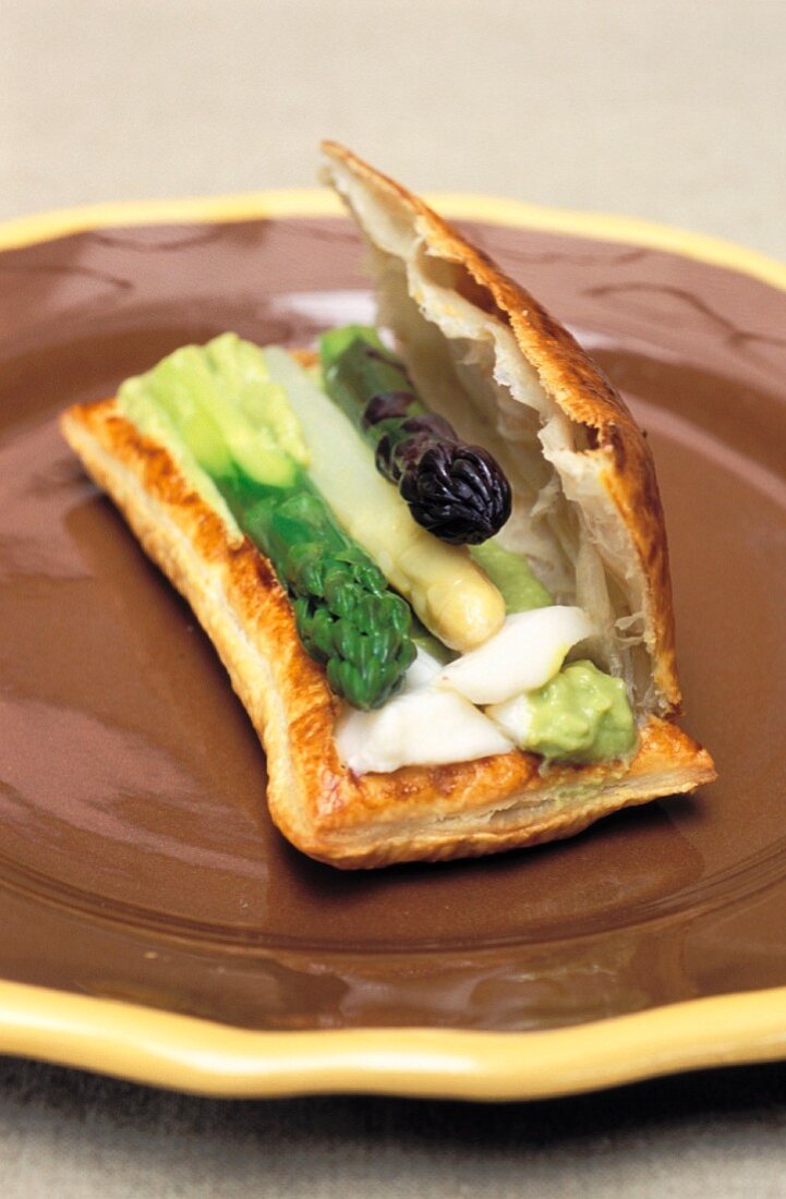 Asparagus in puff pastry