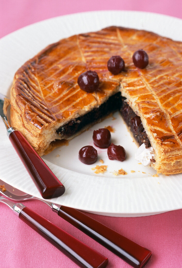 Galette au chocolat (Französischer flacher Kuchen mit Schokoladenfüllung)