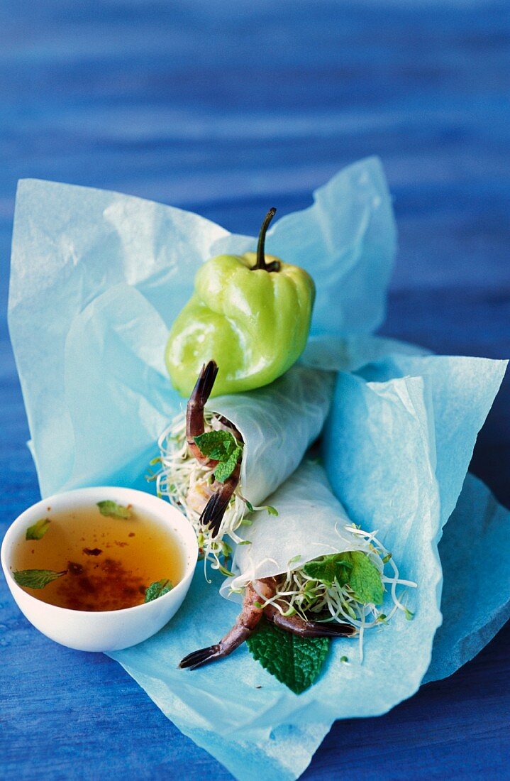 Shrimp spring roll with spicy sauce