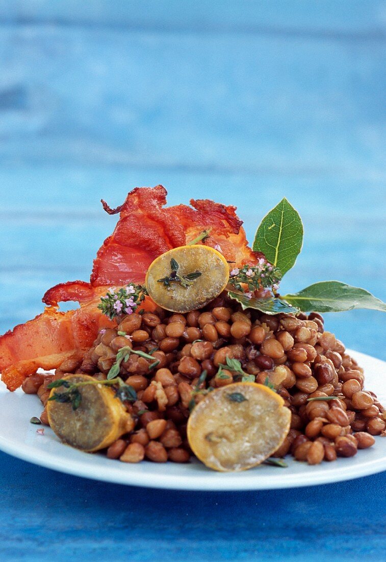 Lentils with limpets and crispy bacon