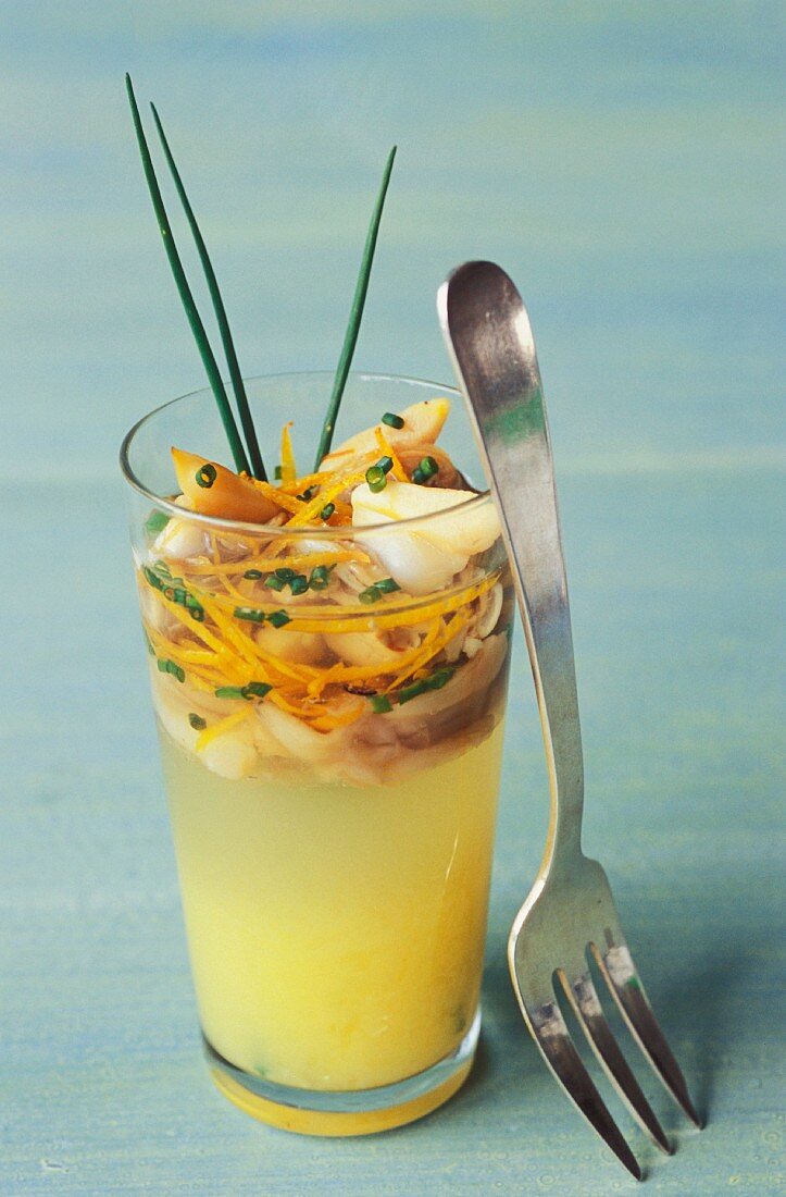 Scallops on orange jelly with chives