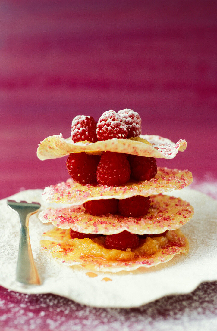 Knuspriges Mille-Feuille mit Himbeeren