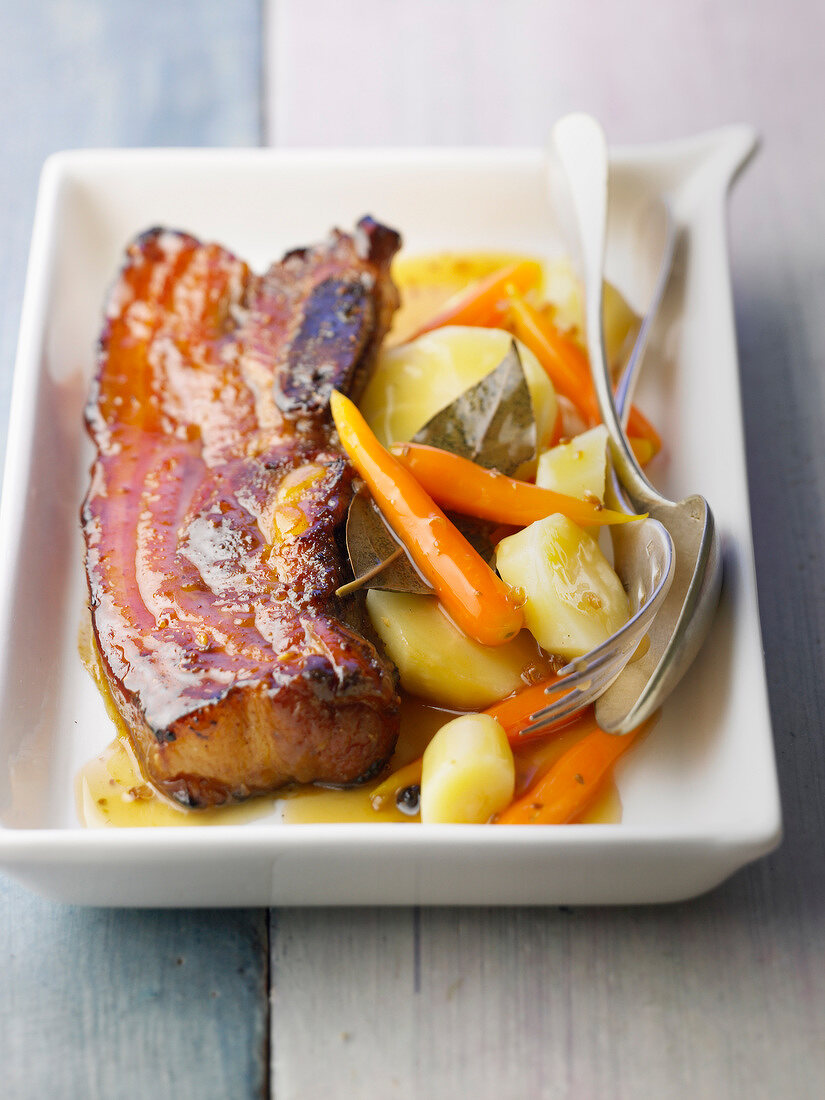 Pork breast caramelized with honey and hotpot vegetables