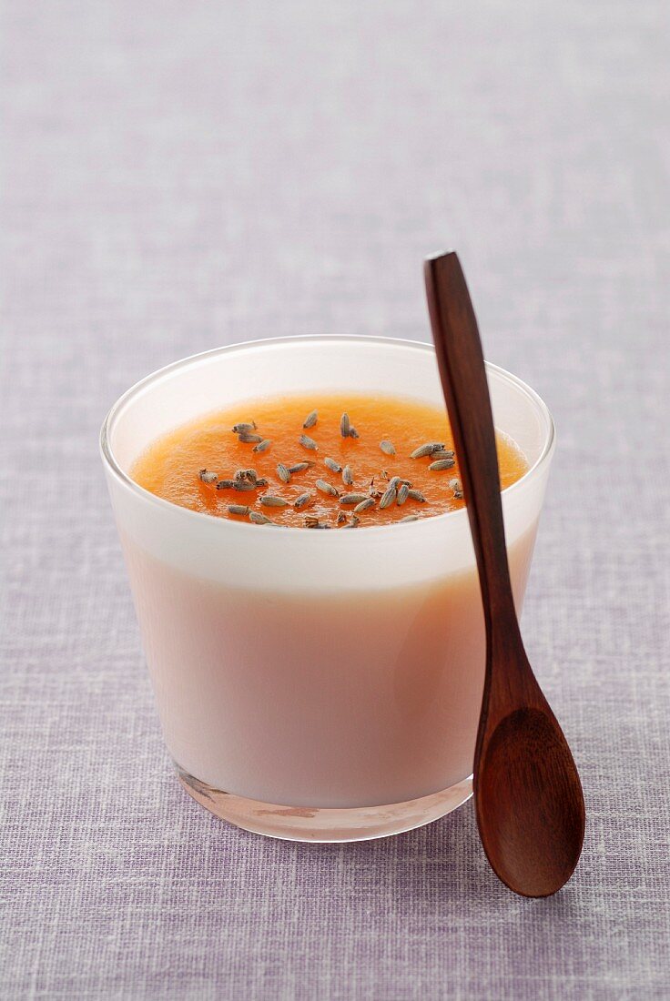 Melonensuppe mit Lavendel