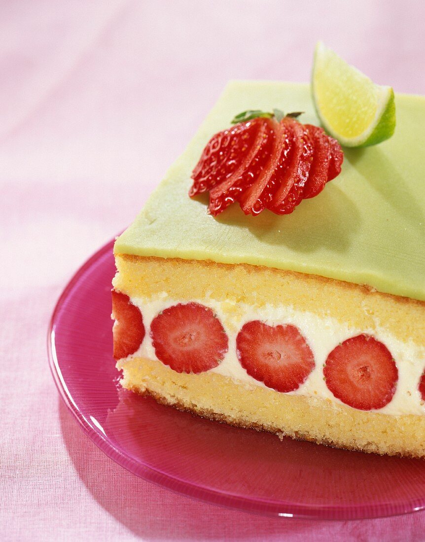 Erdbeer-Sahne-Torte mit Limetten