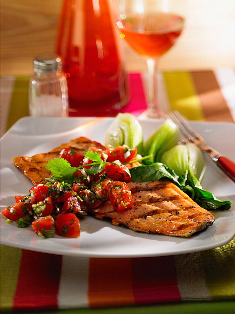 Grilled salmon fillet with cherry tomatoes