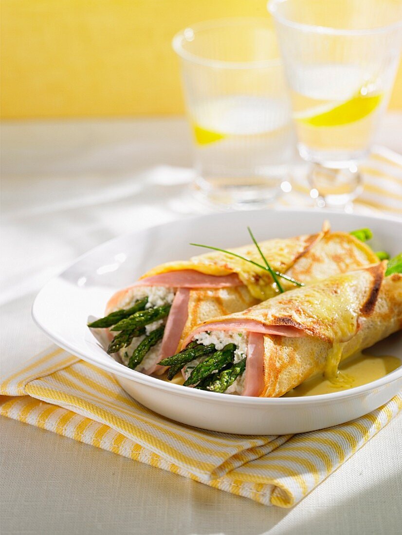 Stuffed pancakes with ham, cream cheese and green asparagus