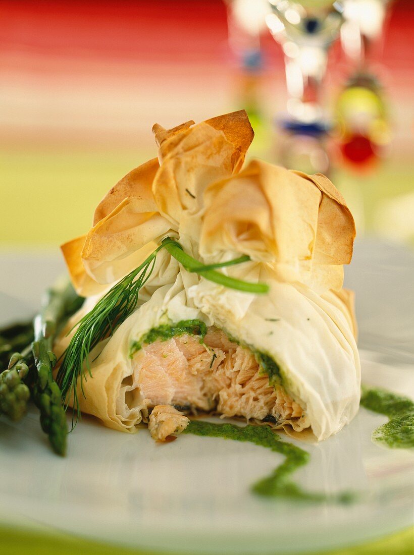 Puff pastry filled with salmon and asparagus