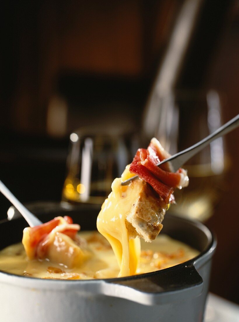 cheese fondue (topic : fondues)