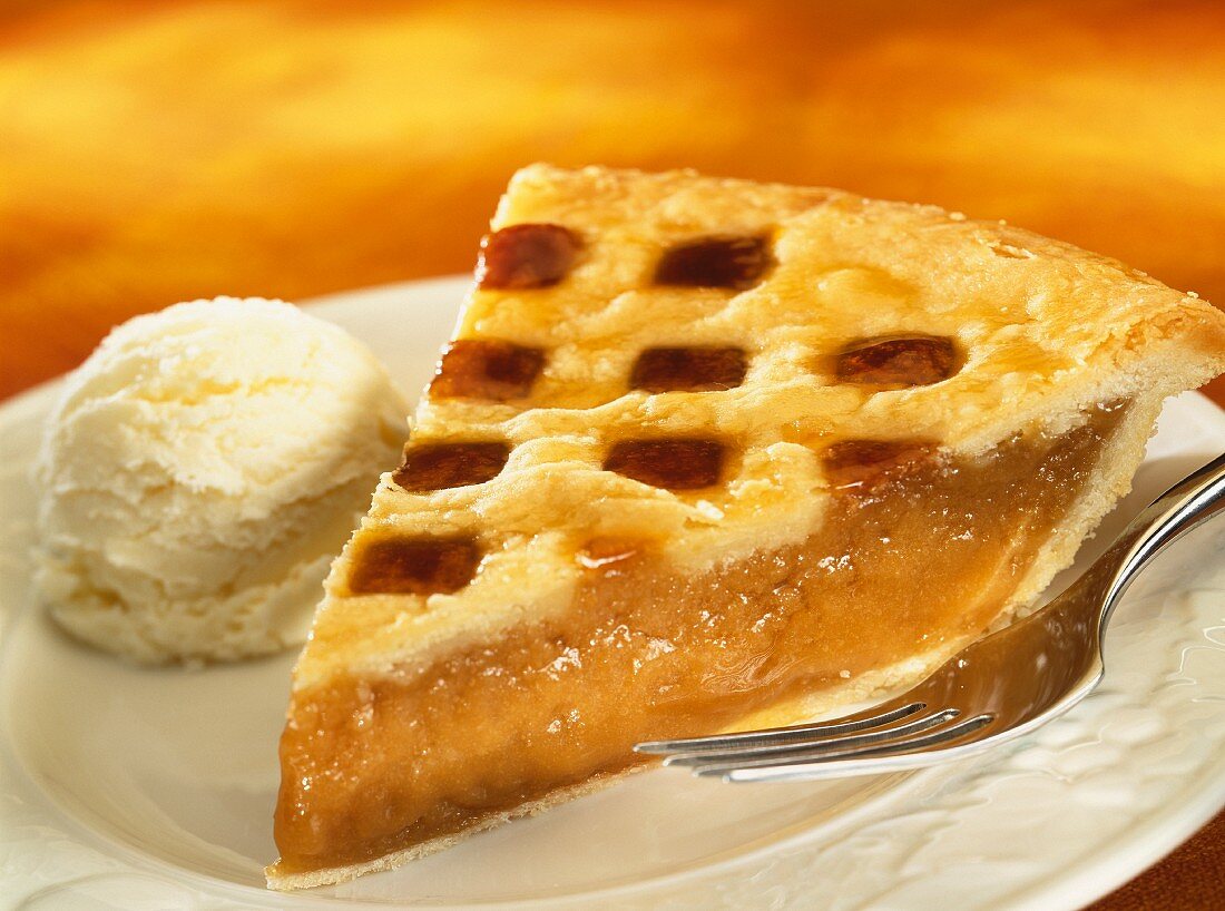 Apricot pie with vanilla ice cream