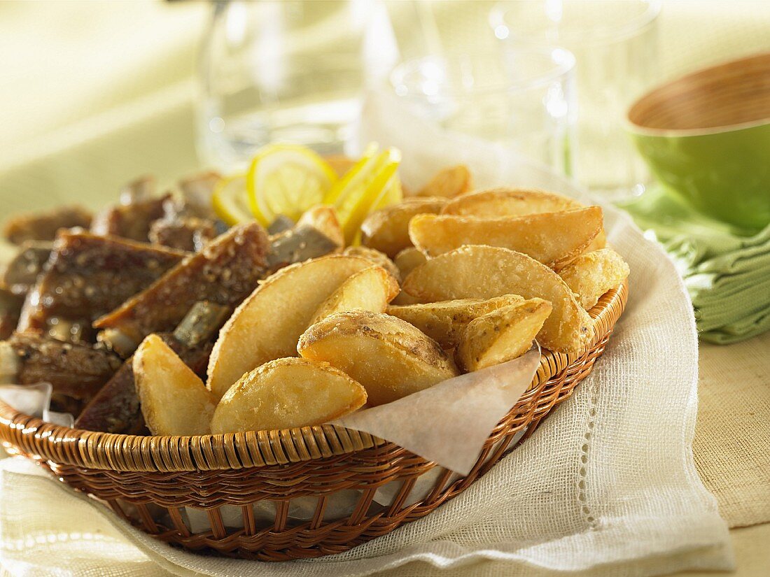 Basket of spare ribs and fried potatoes