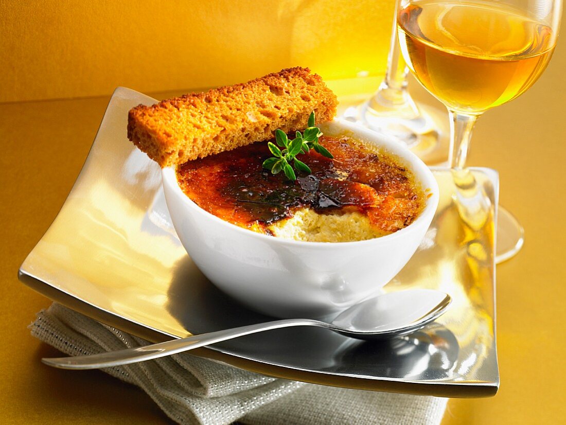 Crème brûlée with honey cake