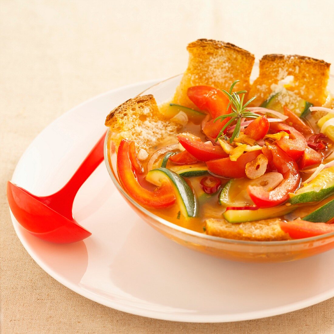 Tomaten-Zucchini-Suppe auf napolitanische Art