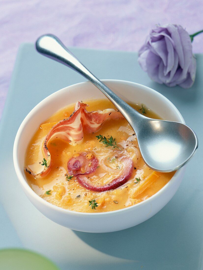 Karotten-Linsen-Suppe mit Bauernspeck