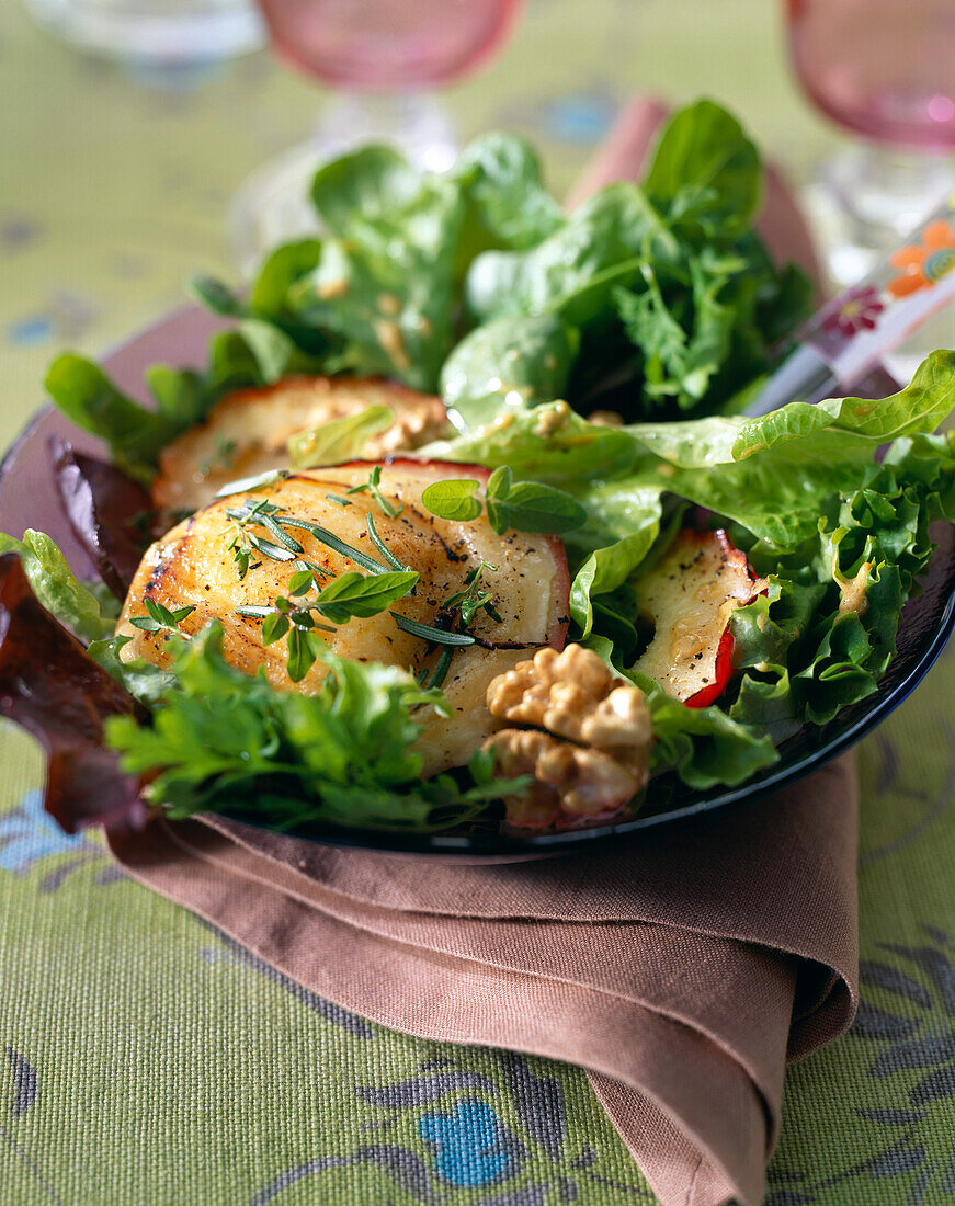 Hot goat's cheese and apple salad