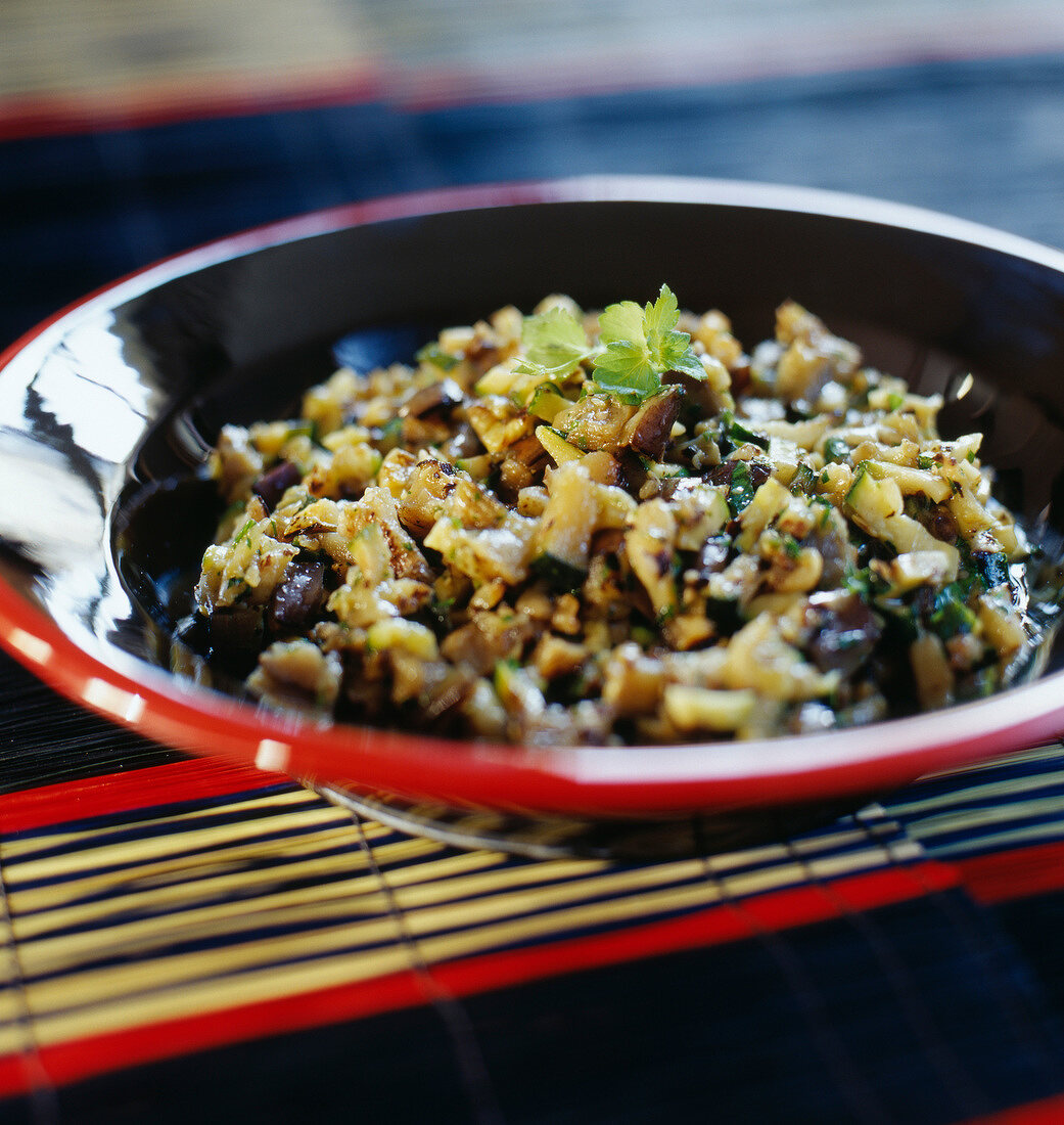 Gebratene Zucchini mit Kartoffel und Aubergine