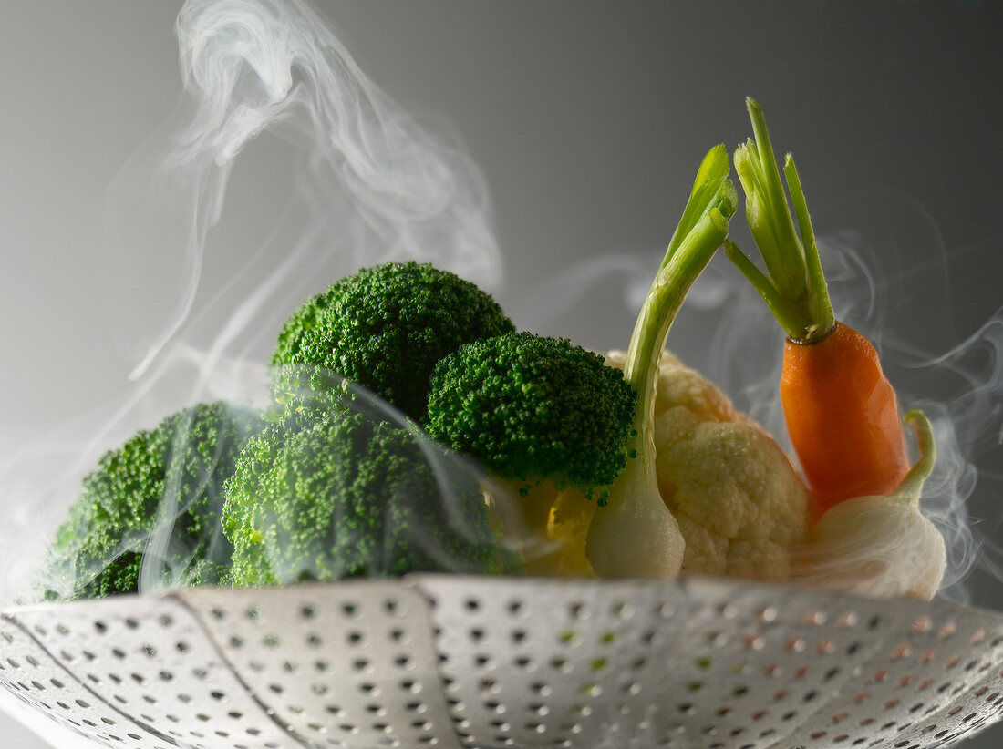 Steam cooking vegetables