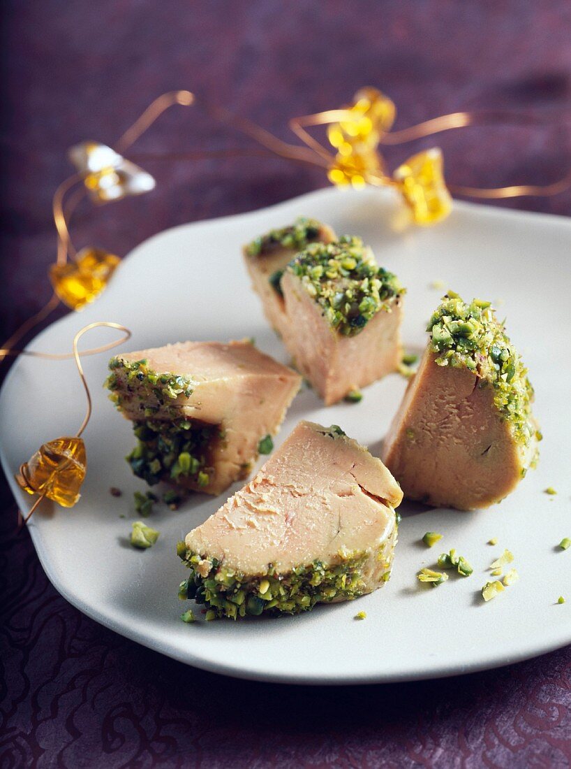 Bite-size foie gras covered with crushed pistachios