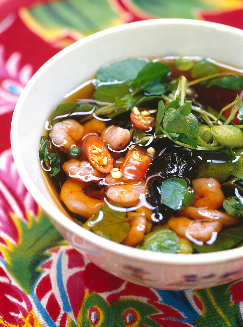 Vietnamesische Shrimp Suppe
