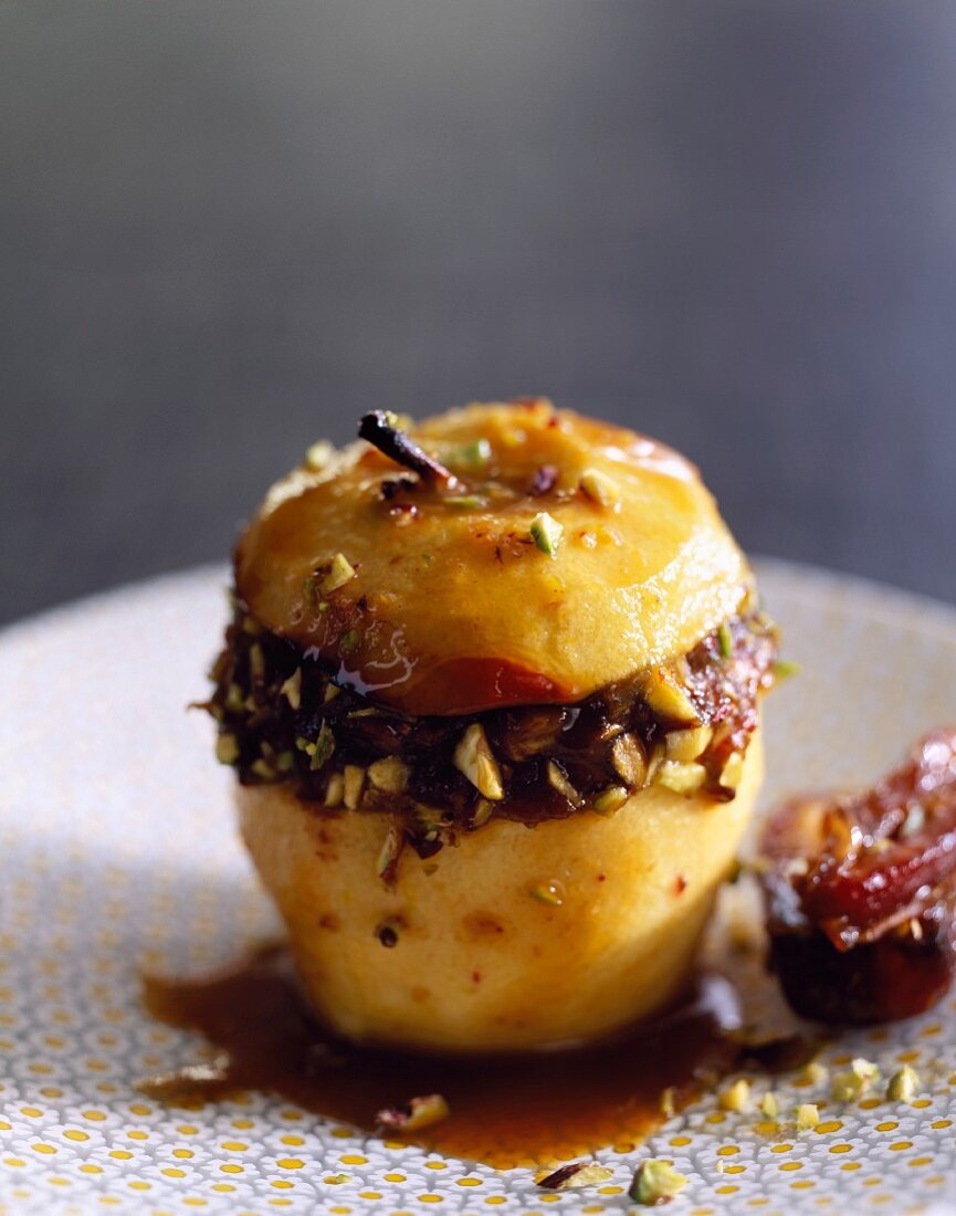 Baked apple with dates