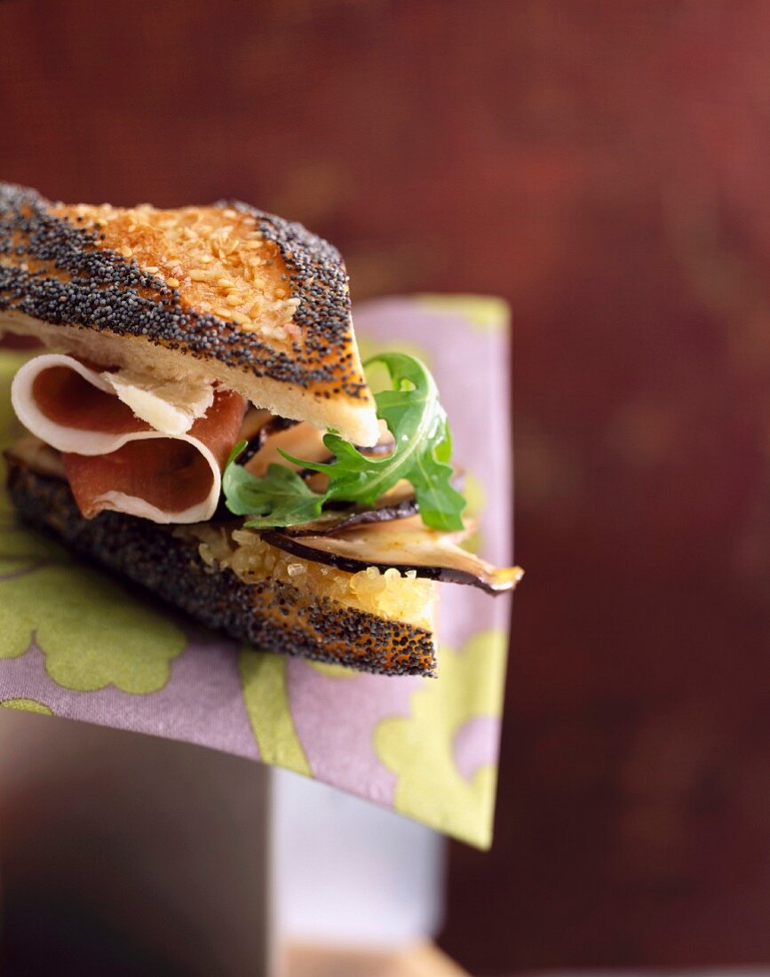 Sandwich mit Parmaschinken und Steinpilzen