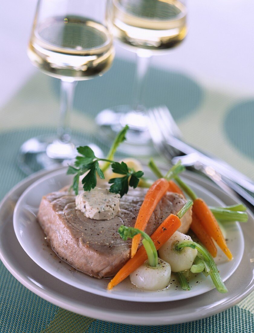 Thunfisch-Pot-au-Feu mit Sardellenbutter