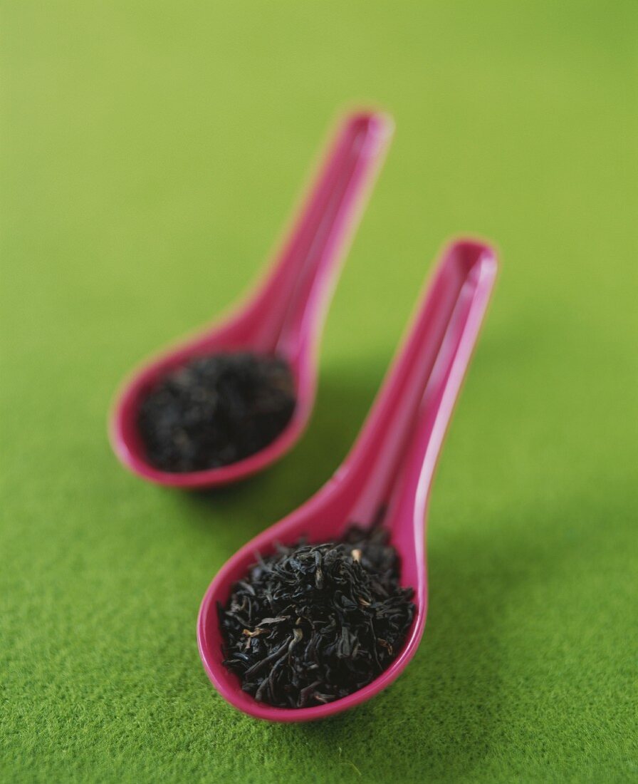 Black tea on pink spoons