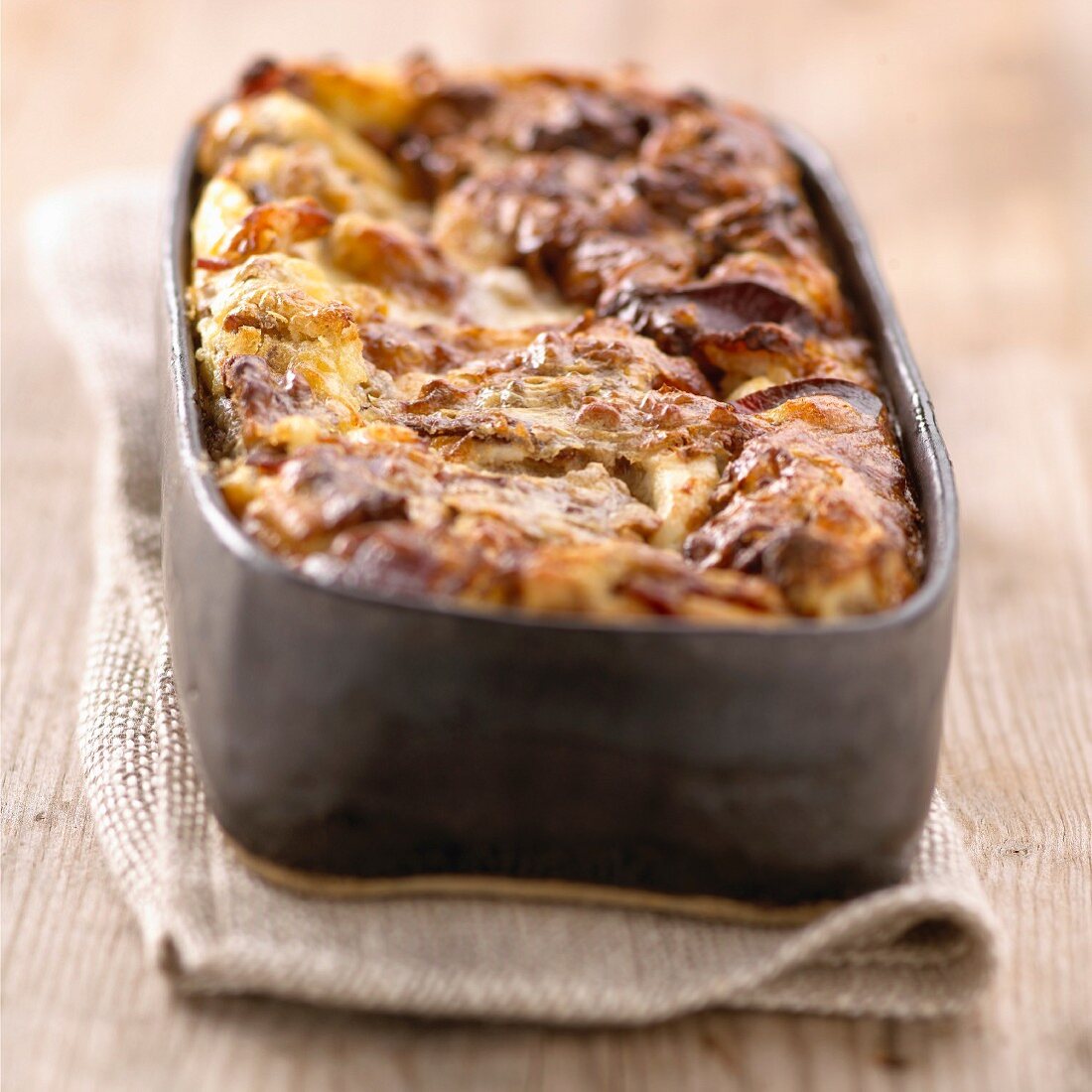 Herzhafter Clafoutis mit Entenbrust, Walnüssen und Gorgonzola