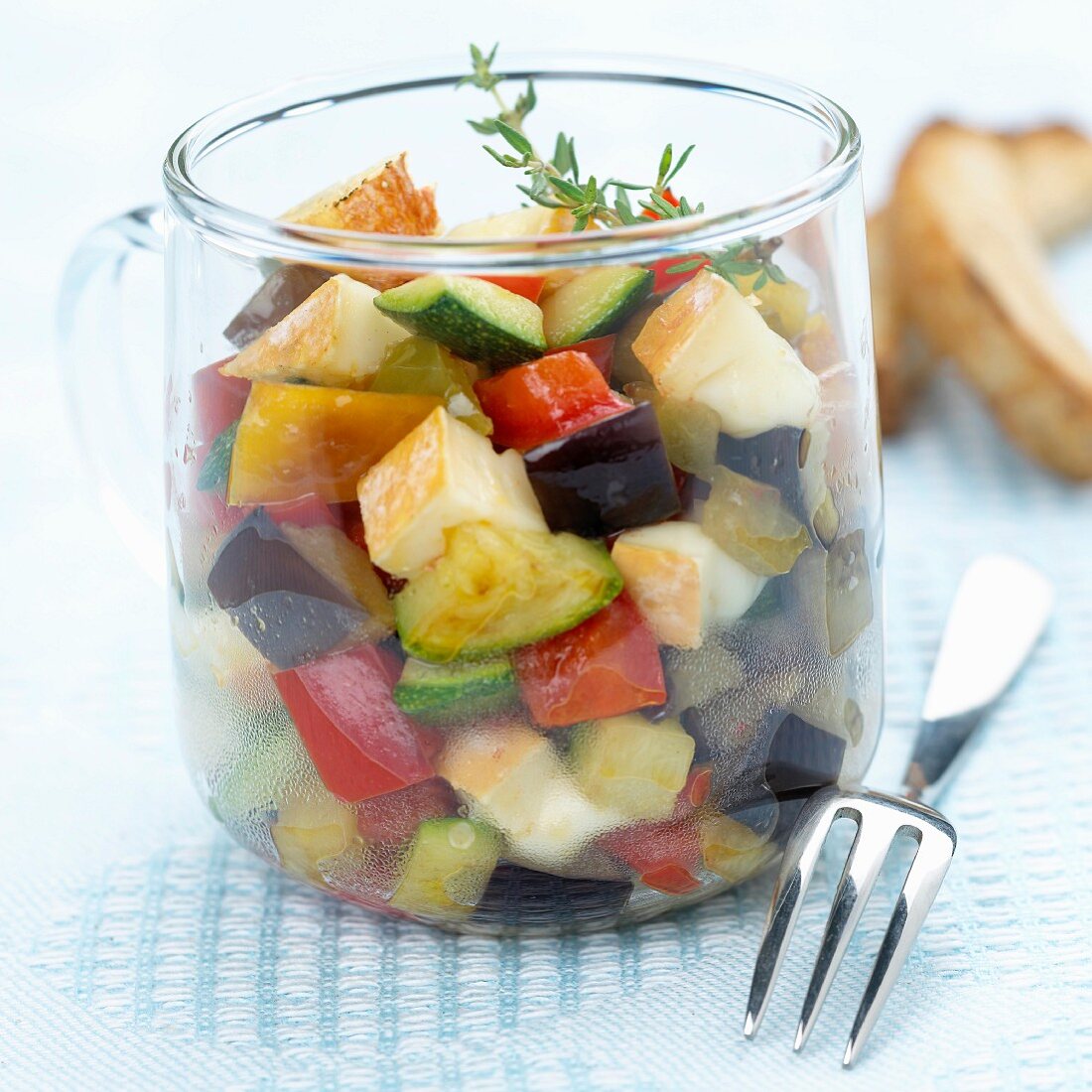 Gemüse-Reblochon-Käse-Salat