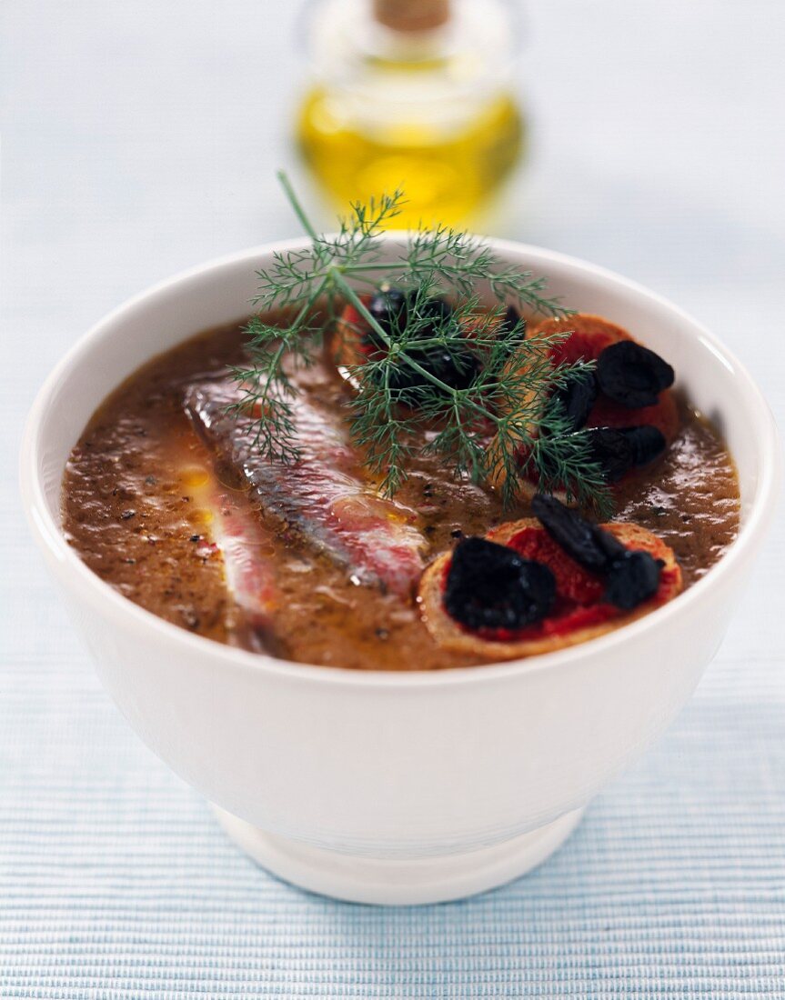 Bourride (provenzalische Fischsuppe) mit Rotbarbe, Fenchel und schwarzen Oliven