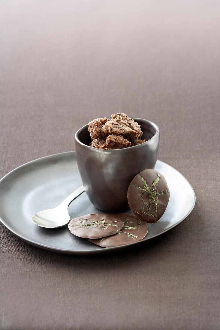 Chocolate sherbet ice and mint chocolate crisps