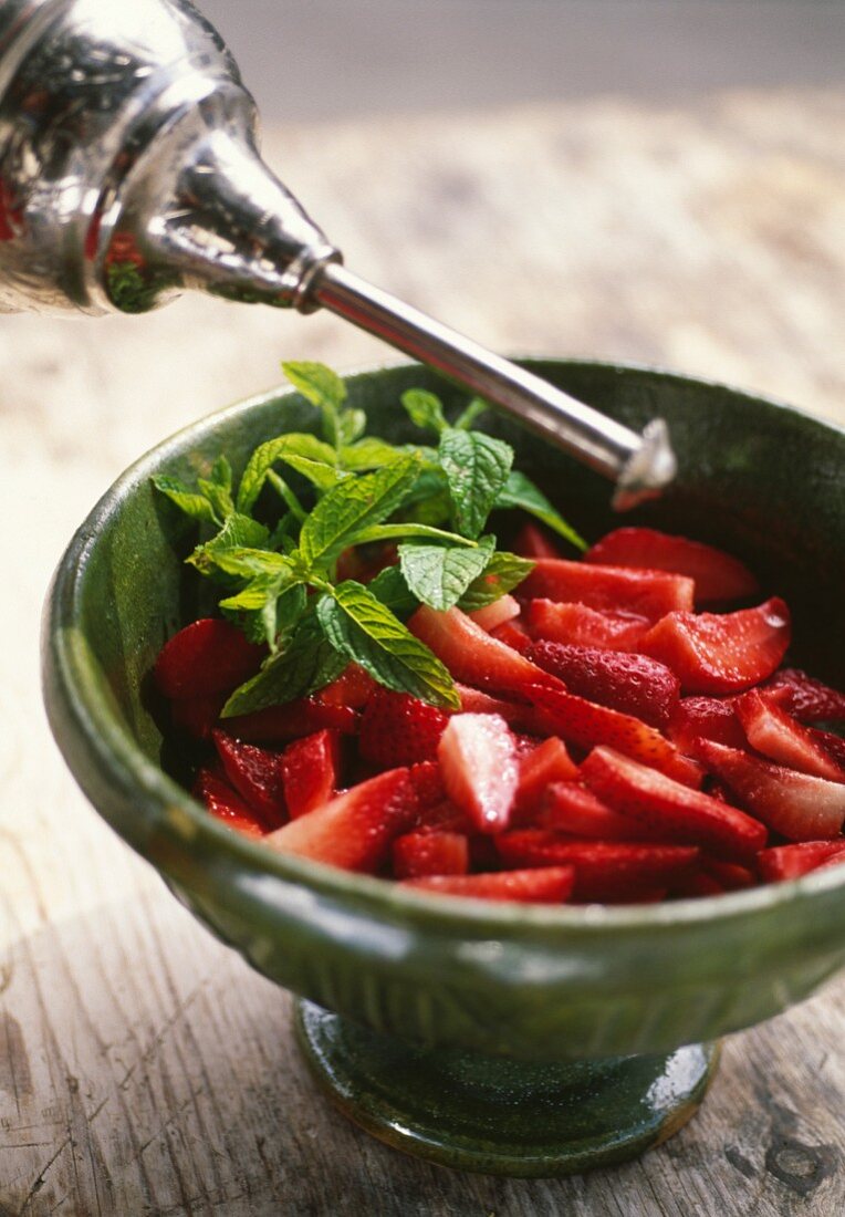 Erdbeersalat mit Orangenblütenaroma