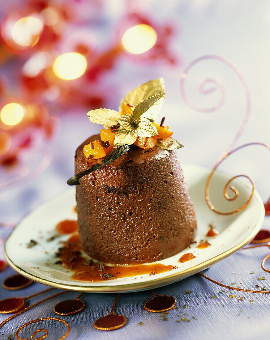 Schokoladen-Marquise (franz. Mousse) mit Aprikose