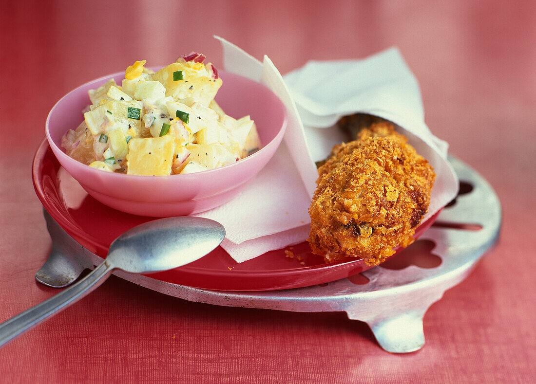 Potato and red onion salad with crispy fried chicken