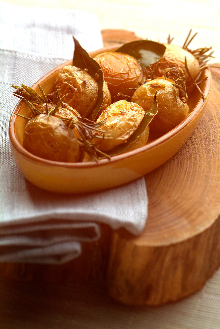 Roast potatoes stuffed with herbs