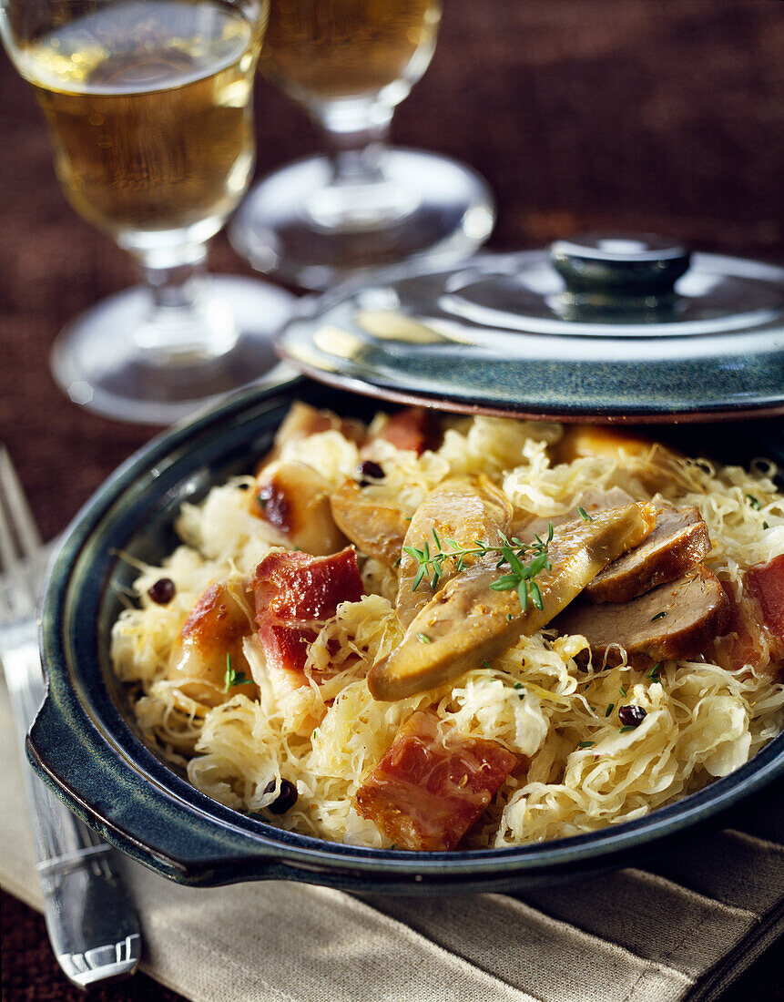 Sauerkraut mit Fleisch und Gänsestopfleber