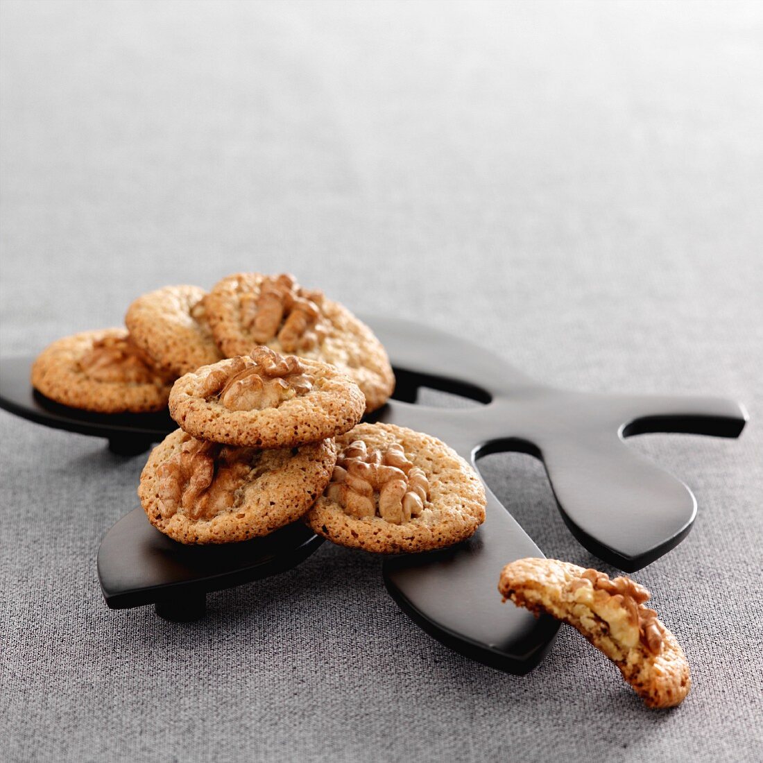 Walnut macaroons