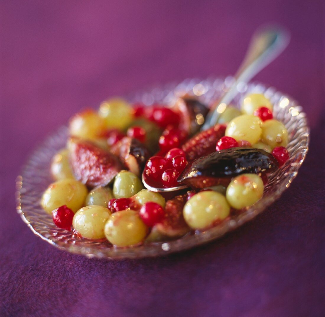 Pan-fried grapes, figs and redcurrants with honey