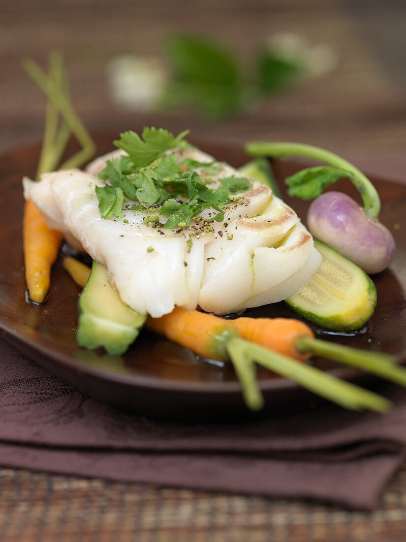 Steam-cooked cod and vegetables with Matcha tea