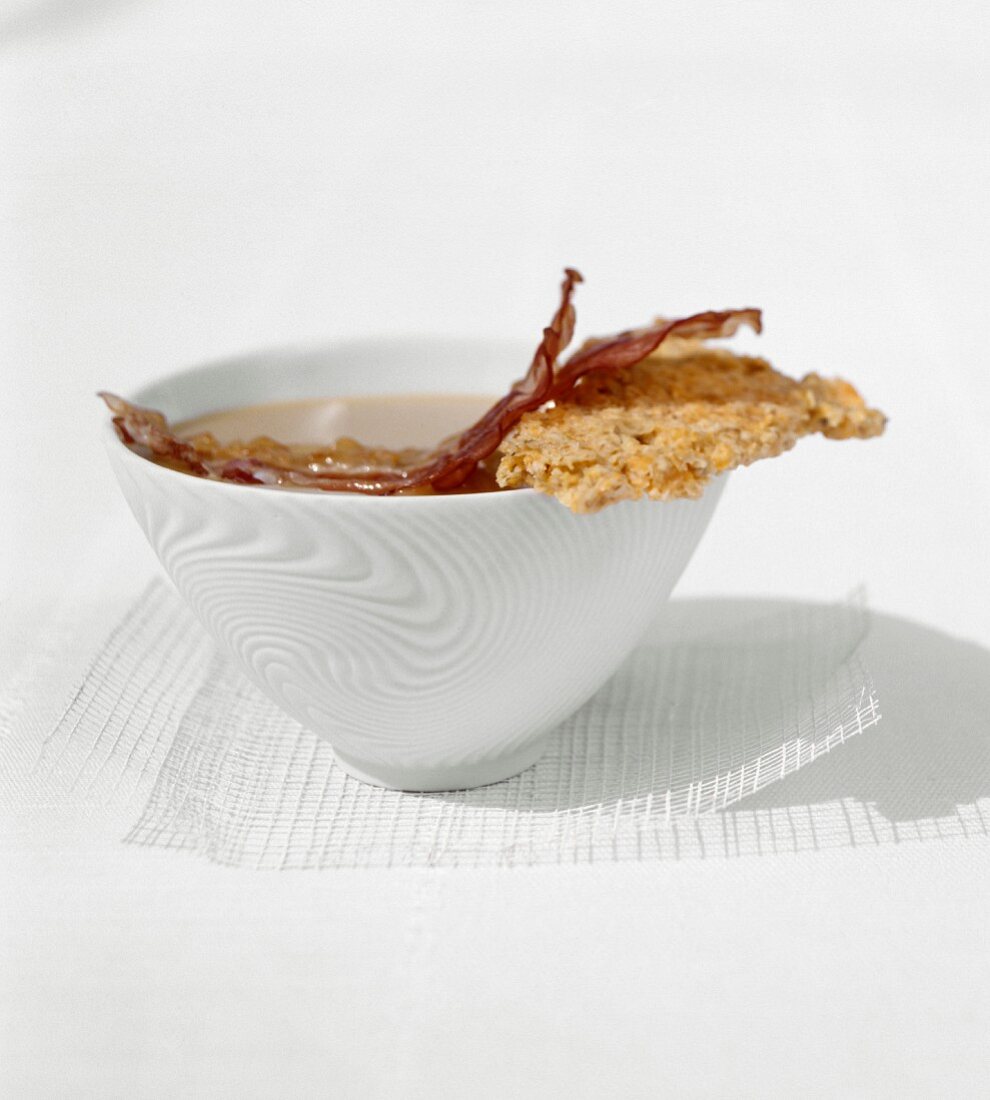 Onion soup with oatmeal, bacon and oatmeal chip